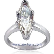 Marquise_diamond_solitaire_engagement_ring_15_cm