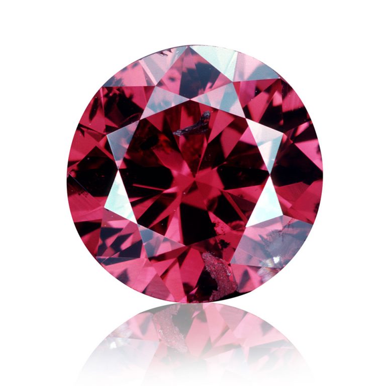 The 0.95 ct Hancock Red, auctioned by Christie’s New York on April 28, 1987. © GIA & Tino Hammid