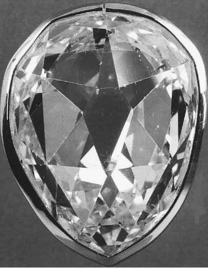 Le diamant Sancy exposé dans la galerie d'Apollon au musée du Louvre depuis 1979